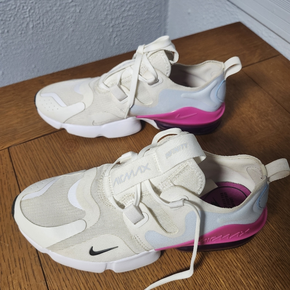 Nike Womans Air Max Infinity Size 7.5 White/Fire Pink